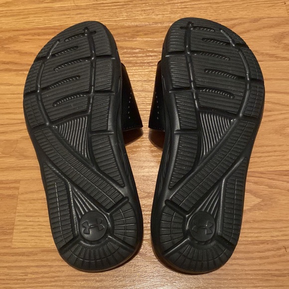 Kids Under Armour slides *New* - Picture 2 of 4
